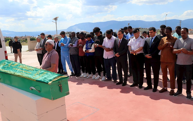 Diyaliz sonrası fenalaşıp hastanede ölen Somalili kadın, toprağa verildi