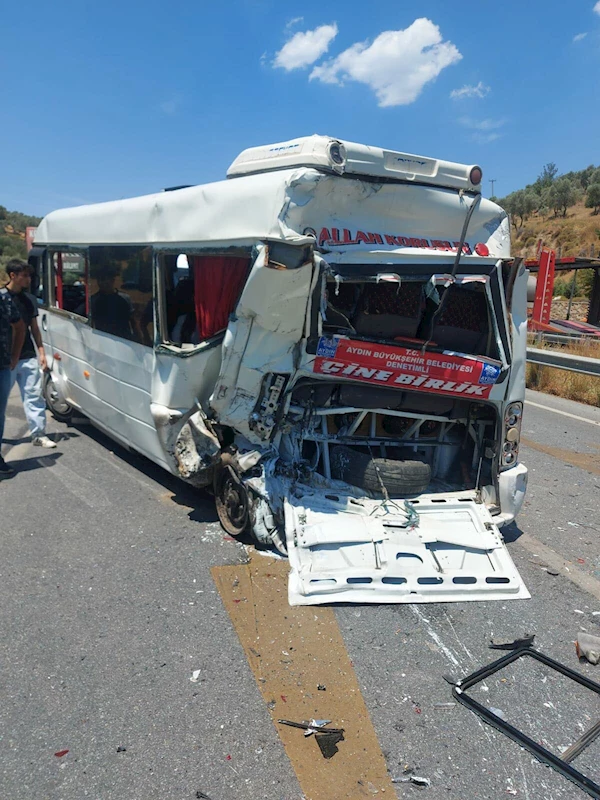 Midibüs, yolcu minibüsüne arkadan çarptı: 17 yaralı