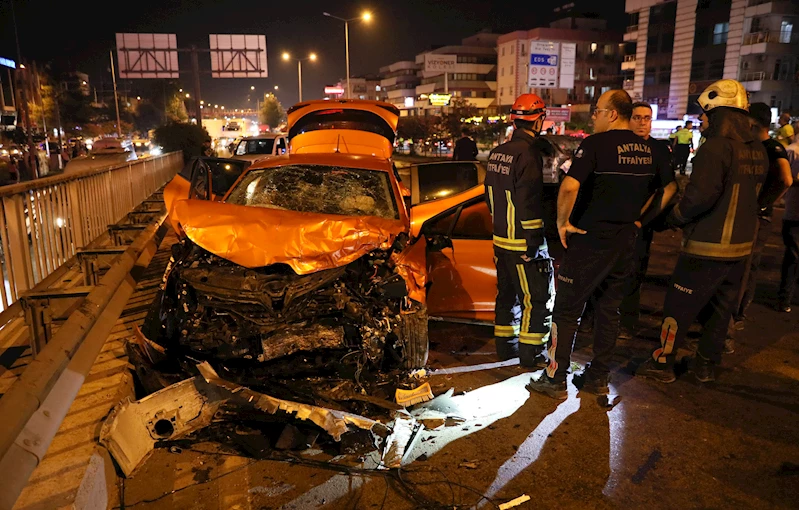 Refüjü aşan otomobille kafa kafaya çarpıştı: 5 yaralı