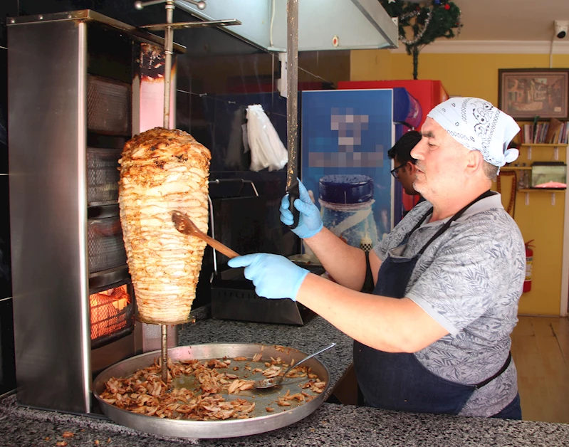 Esnaftan öğrencilere ücretsiz yemek