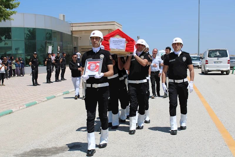 Kalp krizi geçirerek ölün polis memuru toprağa verildi