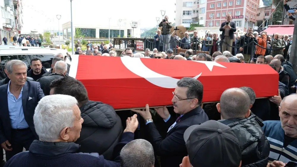 Eski CHP Trabzon İl Başkanı Hazaroğlu, son yolculuğuna uğurlandı