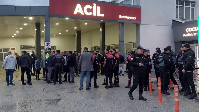 Ölen hastanın yakınları sağlık görevlilerine saldırdı, polise mukavemet etti; 3 gözaltı