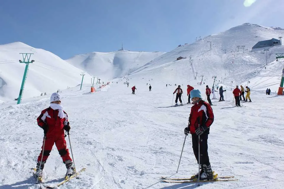 Erzurum Büyükşehir Belediyesi, Palandöken Kayak Merkezi’nde Babalar Kayak Yarışı Etkinliği Düzenliyor