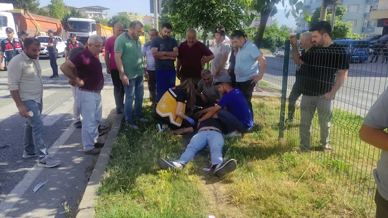 Yaya geçidinde otomobilin çarptığı motosikletin sürücü yaralandı