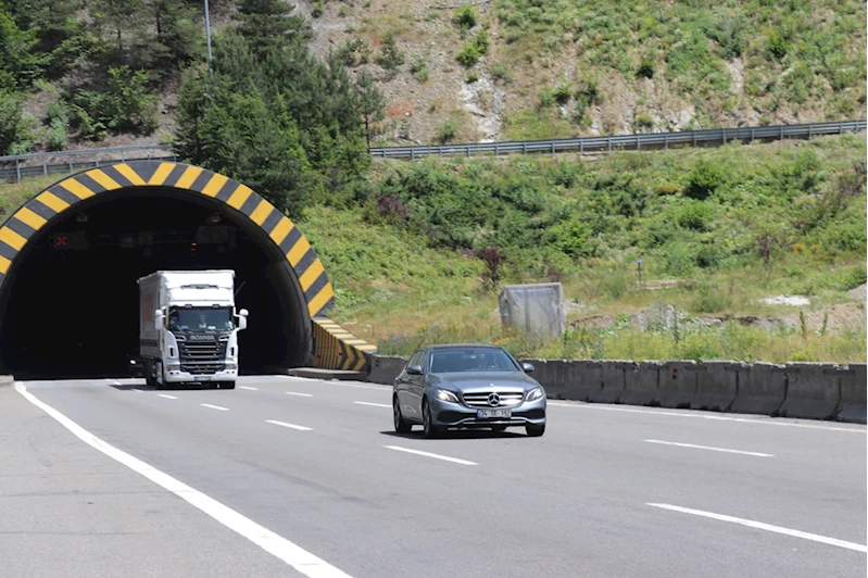 Anadolu Otoyolu ve D-100 kara yolunun Bolu geçişinde bayram trafiği önlemleri alındı