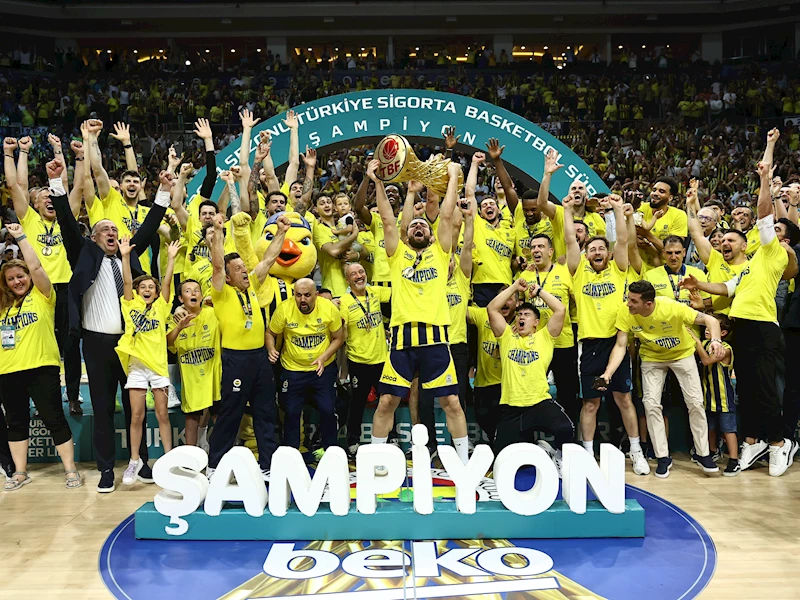 Fenerbahçe Beko, şampiyonluk kupasını aldı (FOTOĞRAFLAR)