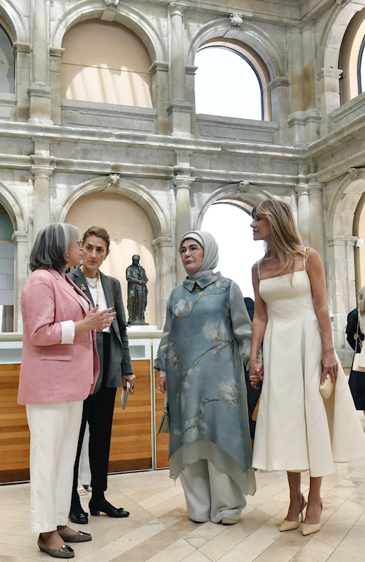 Emine Erdoğan, İspanya Başbakanı Sanchez’in eşiyle Prado Müzesi’ni gezdi