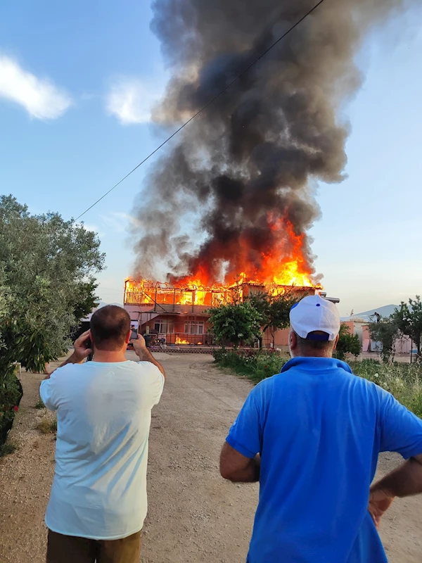 Çiftlik evinde çıkan yangın, gül seralarına sıçramadan kontrol altına alındı