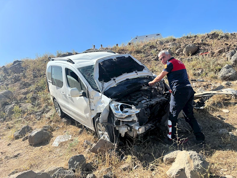 Şırnak’ta hafif ticari araç, şarampole yuvarlandı: 1