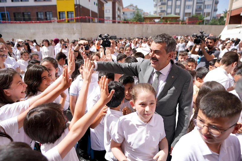 Bakan Tekin: Öğrenciler, listede yazdığının iki katı misafirle gelmek isteyince tartışma başlıyor