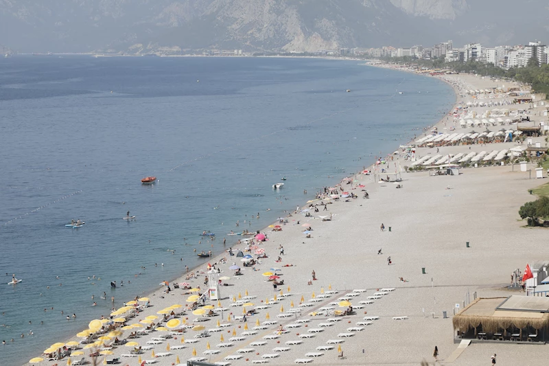 45 derece sıcaklık uyarısı yapılan Antalya