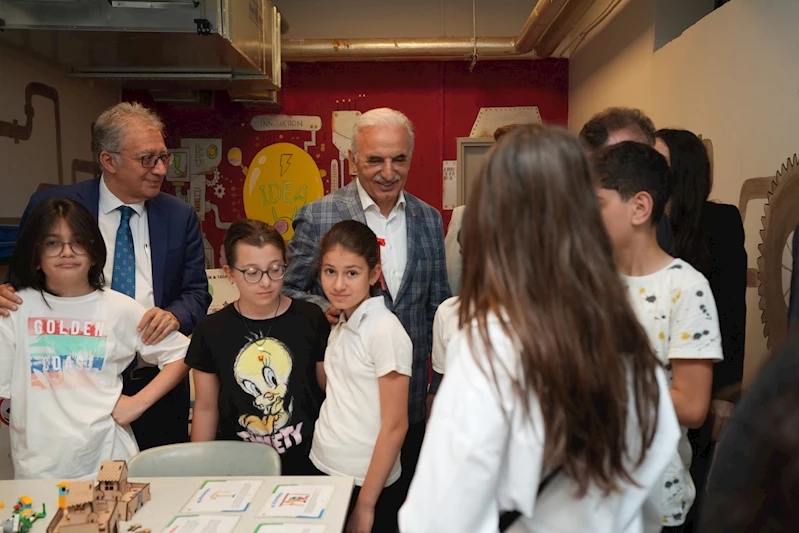 Ümraniye Belediye Başkanı İsmet Yıldırım, mühendislik eğitimi alan gençleri ziyaret etti 