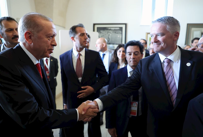 Cumhurbaşkanı Erdoğan, G7’de liderle ayaküstü sohbet etti