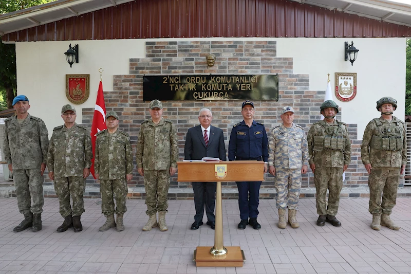 Bakan Güler, Hakkari Çukurca 2’nci Hudut Tugay Komutanlığını ziyaret etti