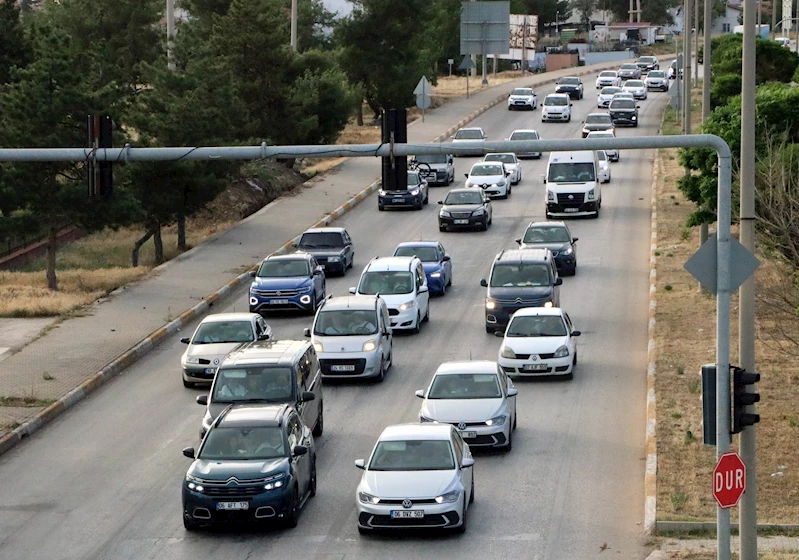 Afyonkarahisar- Antalya kara yolunda bayram yoğunluğu