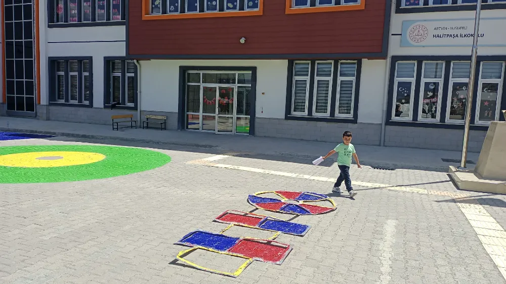 Çocuklar İçin Rengarenk Oyun Bahçeleri Okullarda!