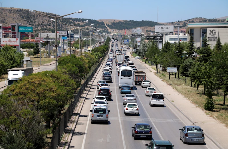 Afyonkarahisar-Antalya kara yolunda bayram yoğunluğu (2)