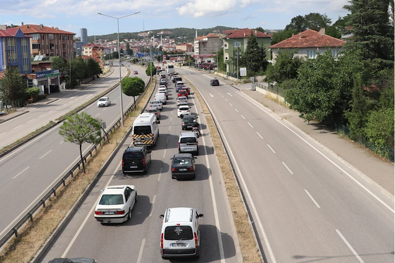 Ankara-Samsun kara yolu Havza geçişinde trafik yoğunluğu devam ediyor