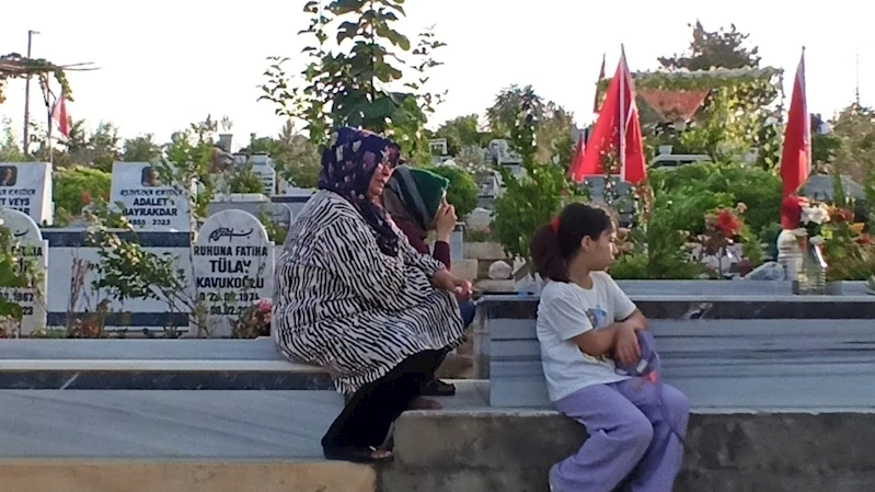 Hatay’da mezarlıklarda hüzünlü bayram arifesi