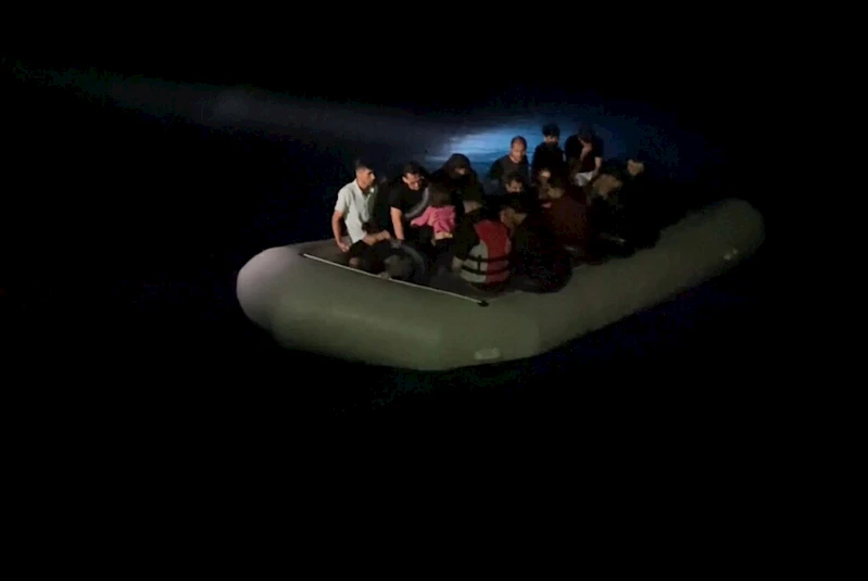 Çanakkale’de 24 kaçak göçmen kurtarıldı