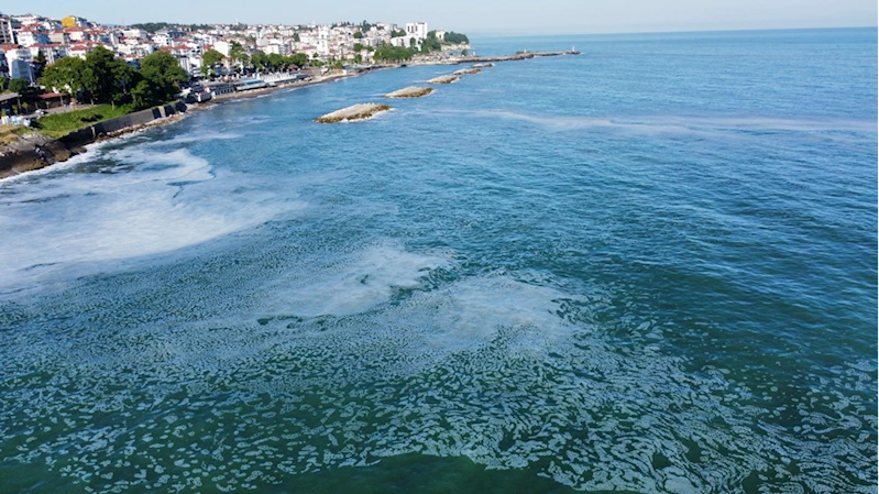 Düzce Akçakoca’da denizde köpük görünümünde tabaka oluştu