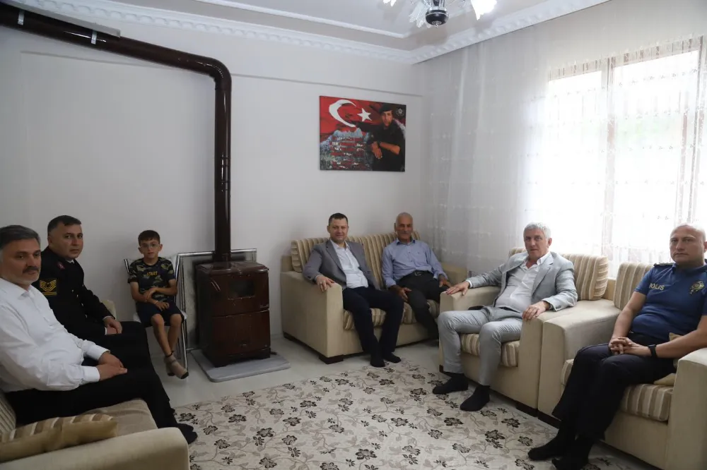 Of Belediye Başkanı Salim Salih Sarıalioğlu, Aziz Şehitleri ve Büyükleri Ziyaret Etti