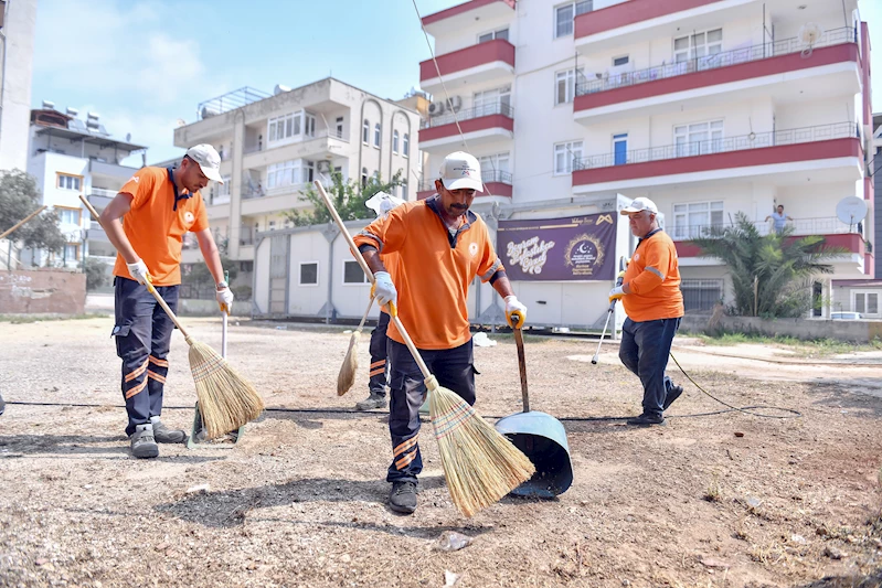 Bayramda kent temizliği için hummalı bir çalışma yürütülüyor