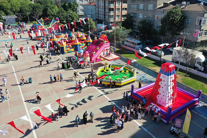 Sultangazi’de bayramda çocuklara özel oyun alanı kuruldu