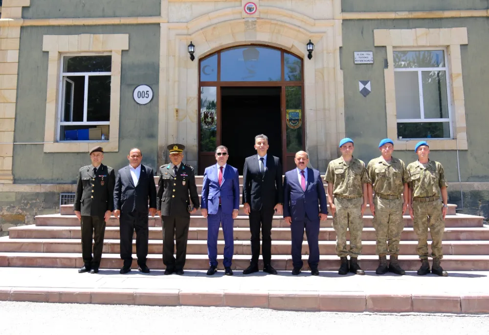 Bayburt Valisi Eldivan, Görevdeki Personelin Bayramını Kutladı