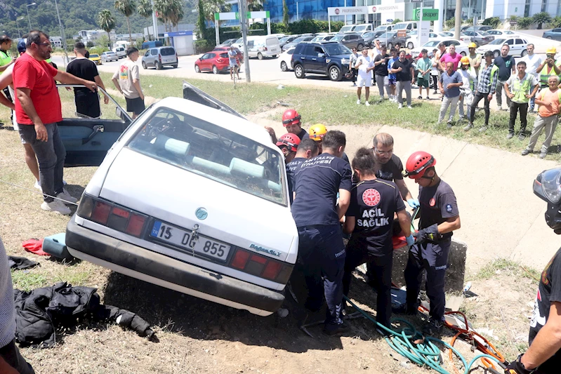 Oğulları kaza yapan baba, olay yerinde diz çöküp ağladı