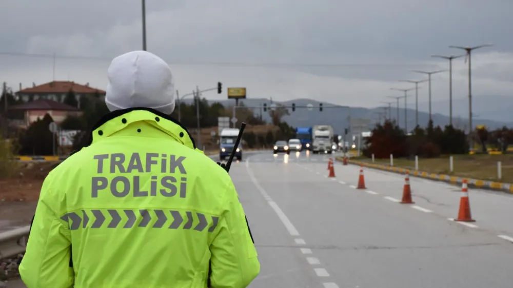 Son 1 haftadaki trafik denetimlerinde 415 bin kişiye ceza