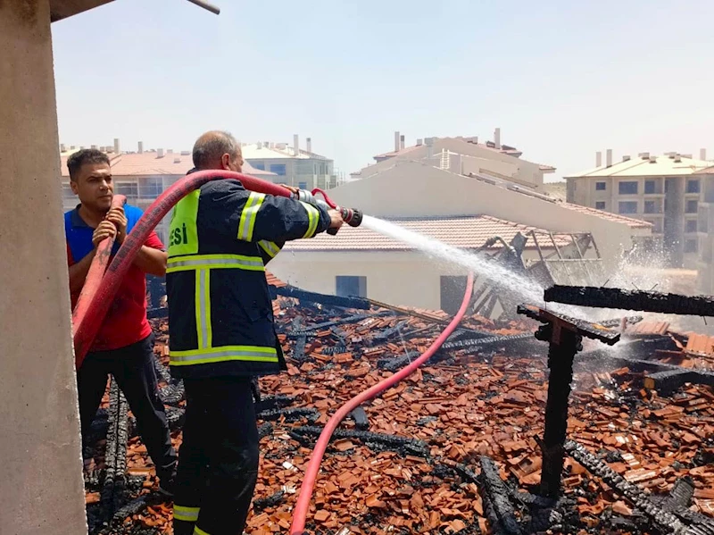 İnşaat halindeki 5 katlı deprem konutunun çatısında yangın