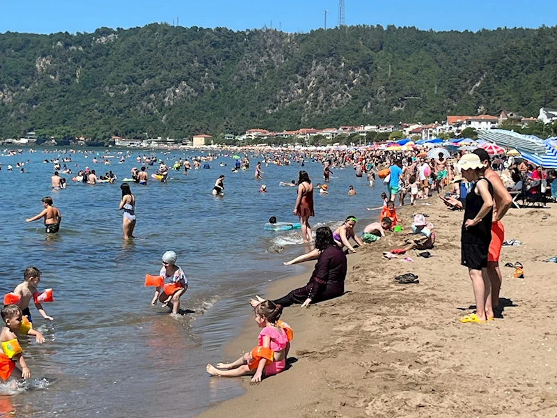 Mavi bayraklı İnkumu doldu; araç geçişine izin verilmedi