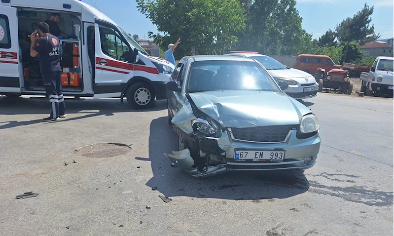 Samsun’da iki otomobilin çarpışması sonucu 4 kişi yaralandı