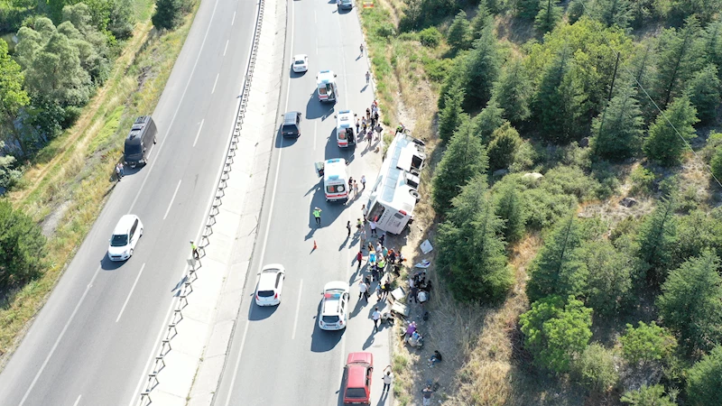 Kütahya’da yolcu otobüsü devrildi; 3 yaralı