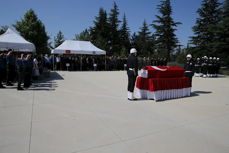 Solunum yetmezliğinden hayatını kaybeden polis memuru, memleketine uğurlandı