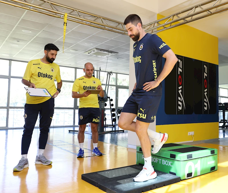 Fenerbahçeli futbolcular laktat, kuvvet ve esneklik testlerinden geçti