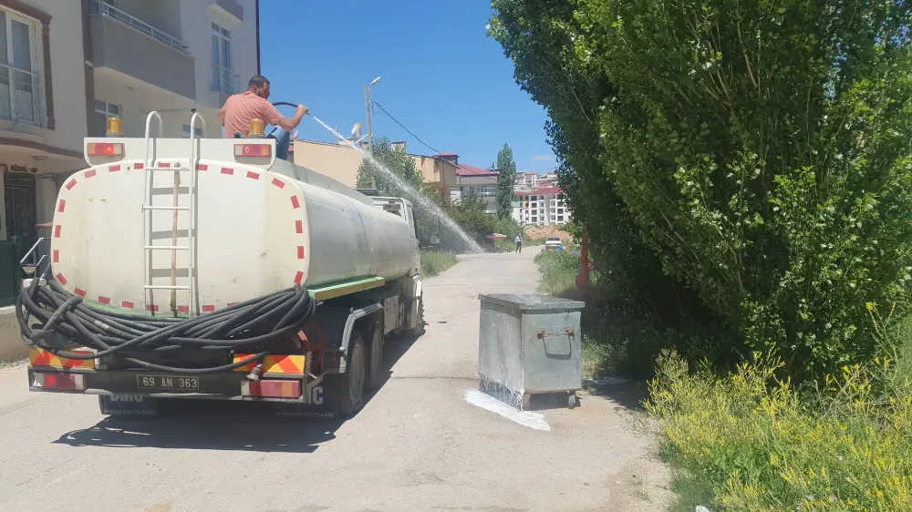 Bayburt Belediyesi Çöp Konteynerlerini Dezenfekte Ediyor