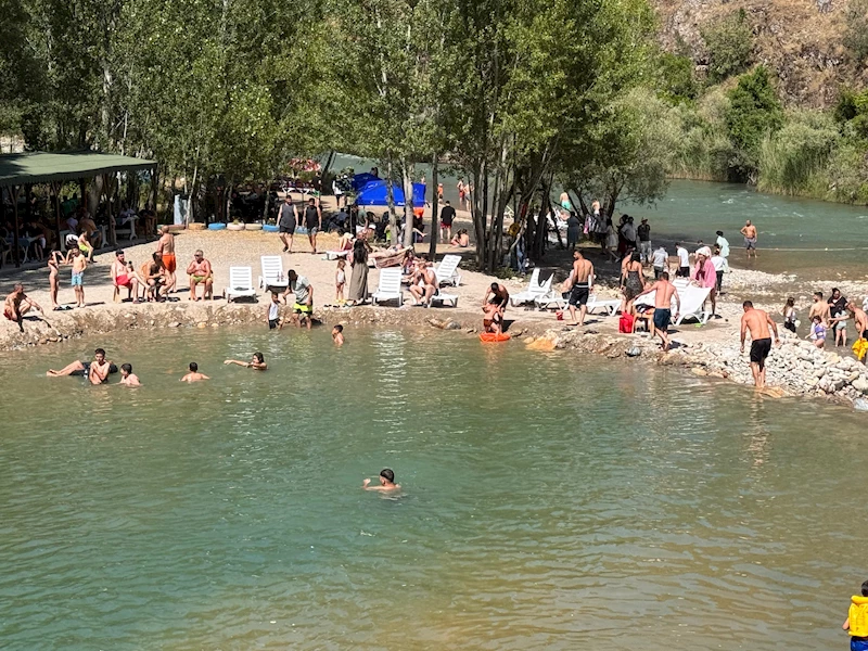 Tunceli’ye son bir haftada nüfusun yarısı kadar araç, iki katına yakın turist geldi