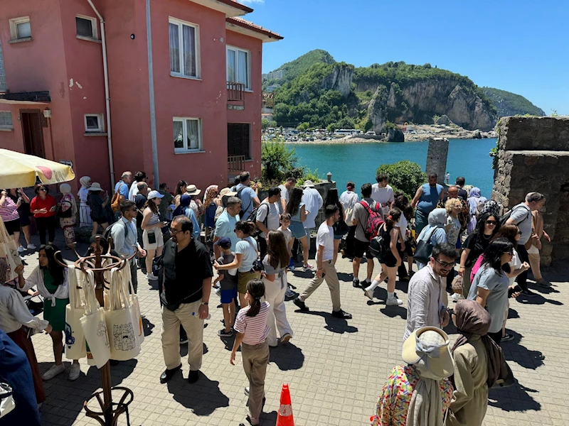 Amasra, 9 günlük bayram tatilinde 1 milyona yakın ziyaretçi ağırladı