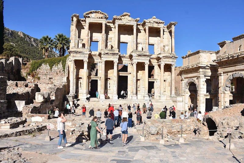 Efes Antik Kenti’ni bayramda 129 bin kişi ziyaret etti