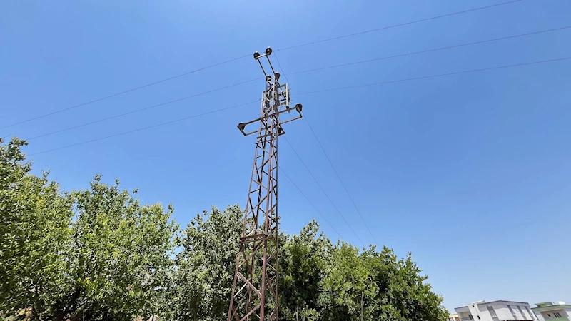 Diyarbakır-Mardin sınırındaki yangında itfaiye raporu: Çıkış nedeni elektrik tellerinden düşen kıvılcımlar