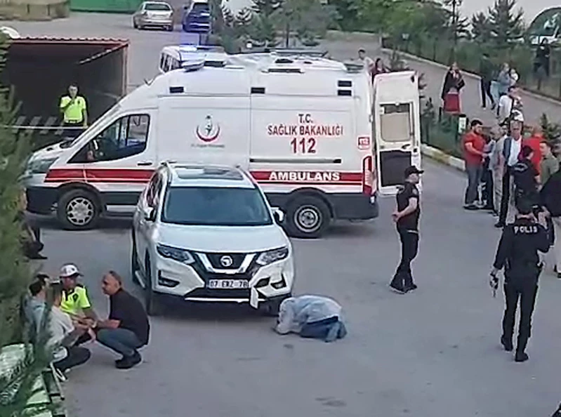 Sitenin bahçesinde oynarken otoparktan çıkan otomobilin altında kalan Alparslan öldü