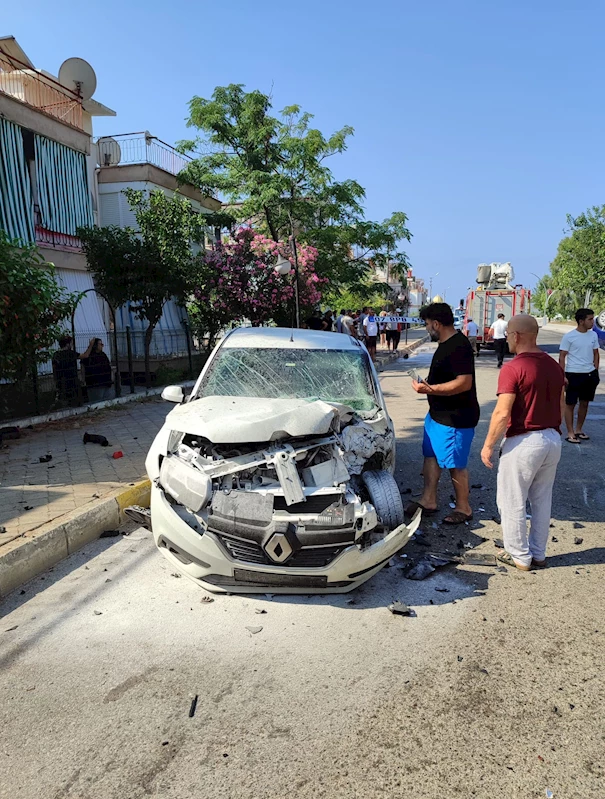 Otomobil direğe ve araçlara çarpıp takla attı