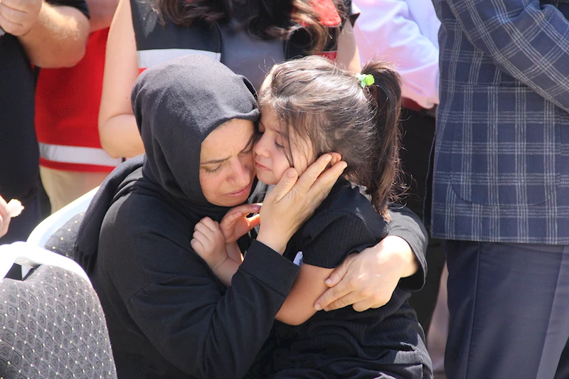 Silahlı saldırıda yaşamını yitiren lise müdür yardımcısı gözyaşlarıyla toprağa verildi