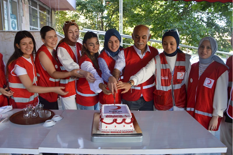 Havza Genç Kızılay Şubesi gönüllü öğrencilerine mezuniyet kutlaması