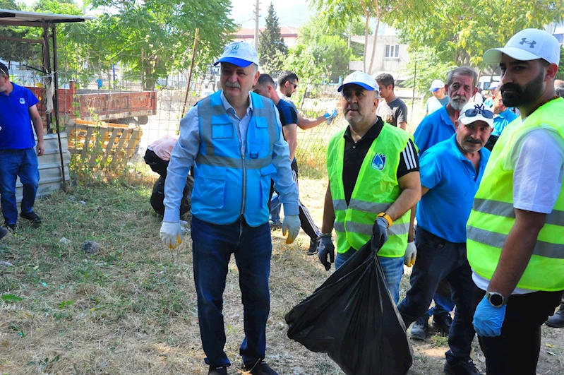 Başkan Balaban, her cumartesi doğa için çöp topluyor