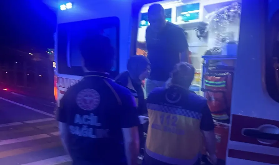 Rize’de ambulans ile otomobilin çarpıştığı kazada sağlık personeli yaralandı