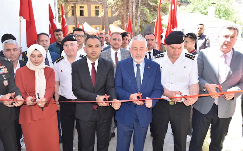 Şehidin adı kütüphaneye verildi, eşi açılışta duygulandı